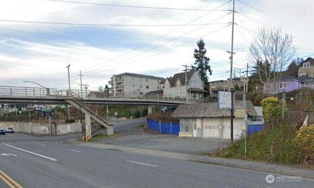 2501 W Marine View Drive, Everett, WA 98201