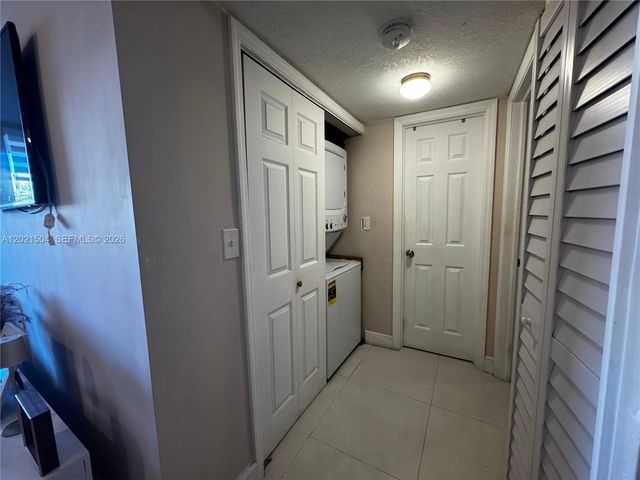 8145 NW 7th St 112, Miami, FL 33126