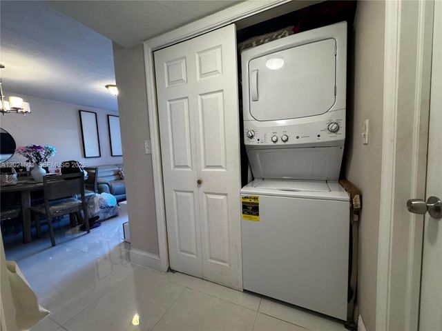 8145 NW 7th St 112, Miami, FL 33126