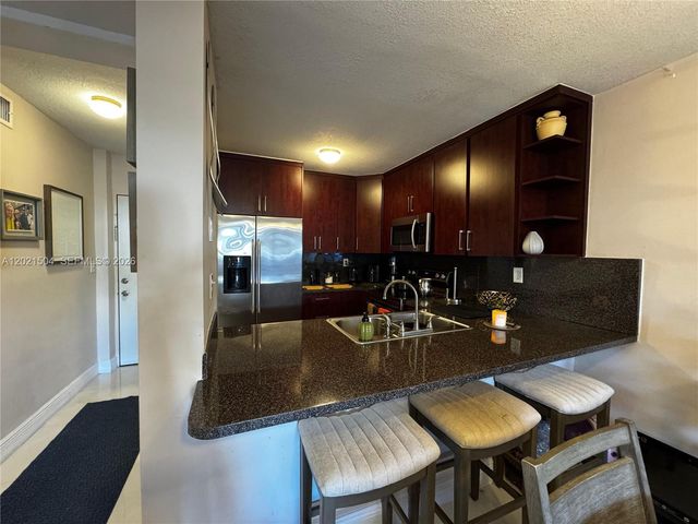 8145 NW 7th St 112, Miami, FL 33126