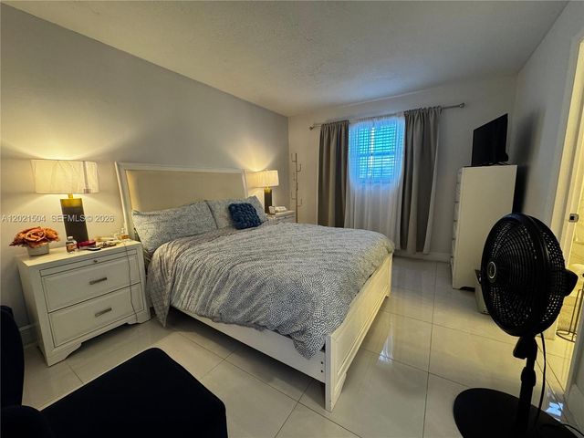 8145 NW 7th St 112, Miami, FL 33126