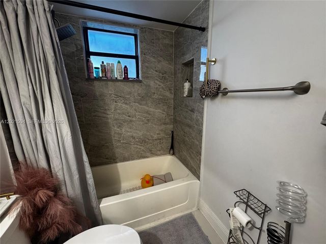 8145 NW 7th St 112, Miami, FL 33126