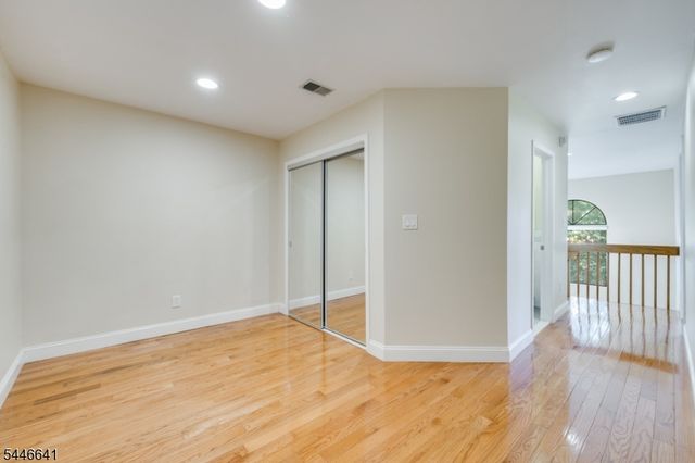 9 Queensbridge Dr, East Hanover Twp., NJ 07936