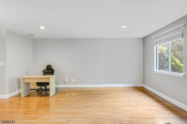 9 Queensbridge Dr, East Hanover Twp., NJ 07936