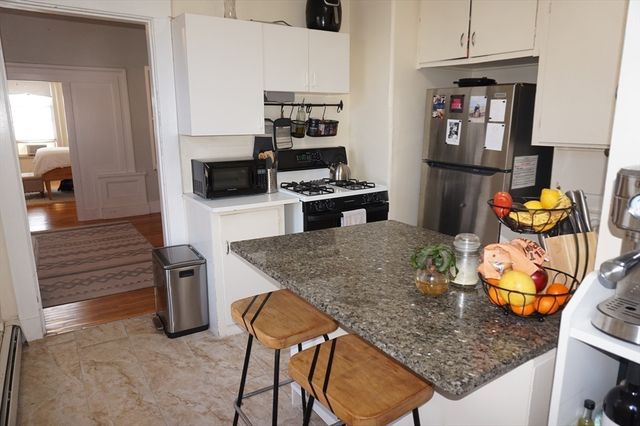 408 Crescent St 4, Waltham, MA 02453