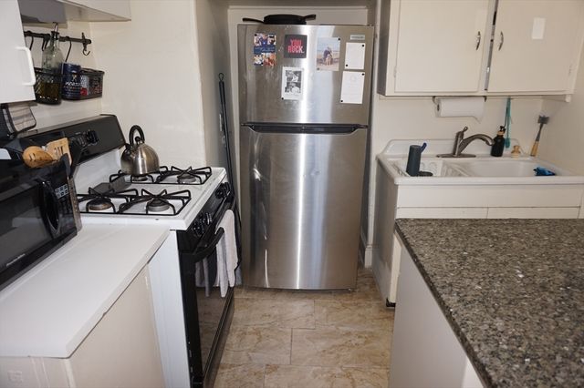 408 Crescent St 4, Waltham, MA 02453