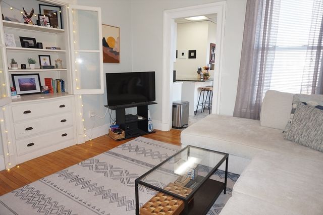 408 Crescent St 4, Waltham, MA 02453