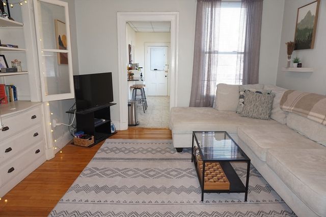 408 Crescent St 4, Waltham, MA 02453