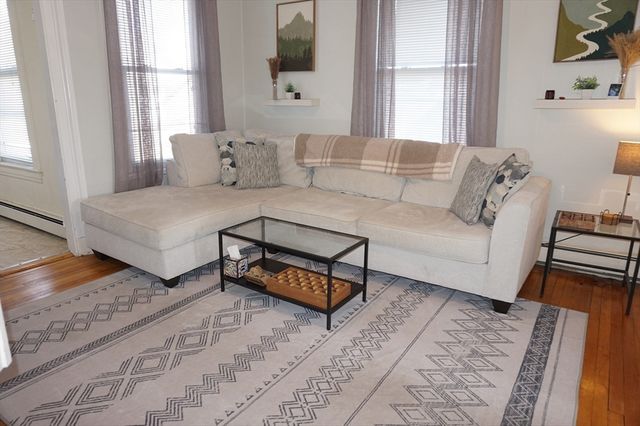 408 Crescent St 4, Waltham, MA 02453