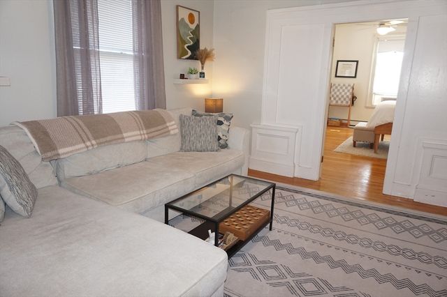 408 Crescent St 4, Waltham, MA 02453