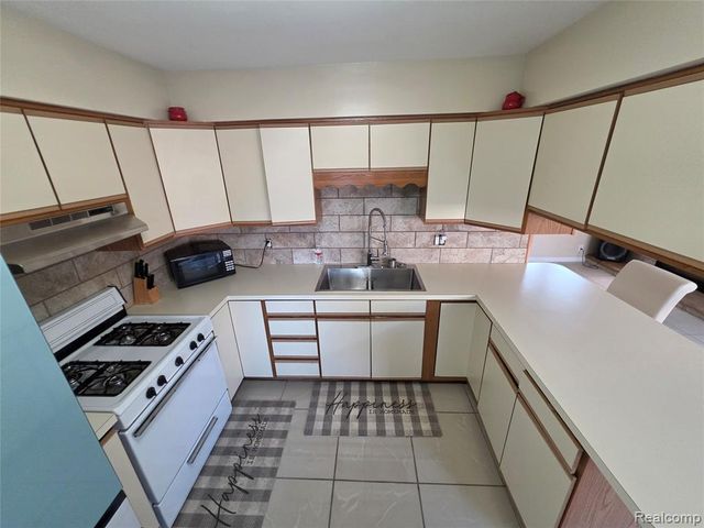 3710 Worchester Drive, Flint, MI 48503