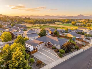 83 Hidden Valley Drive, Eagle Point, OR 97524