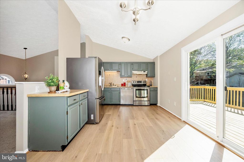 Image 9 of property listing at 233 DIAMOND DR, Walkersville, MD 21793