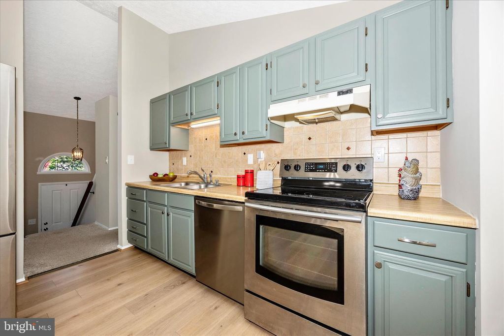 Image 10 of property listing at 233 DIAMOND DR, Walkersville, MD 21793