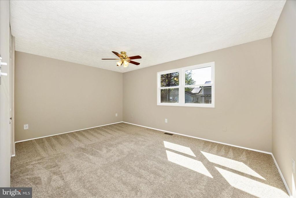 Image 11 of property listing at 233 DIAMOND DR, Walkersville, MD 21793