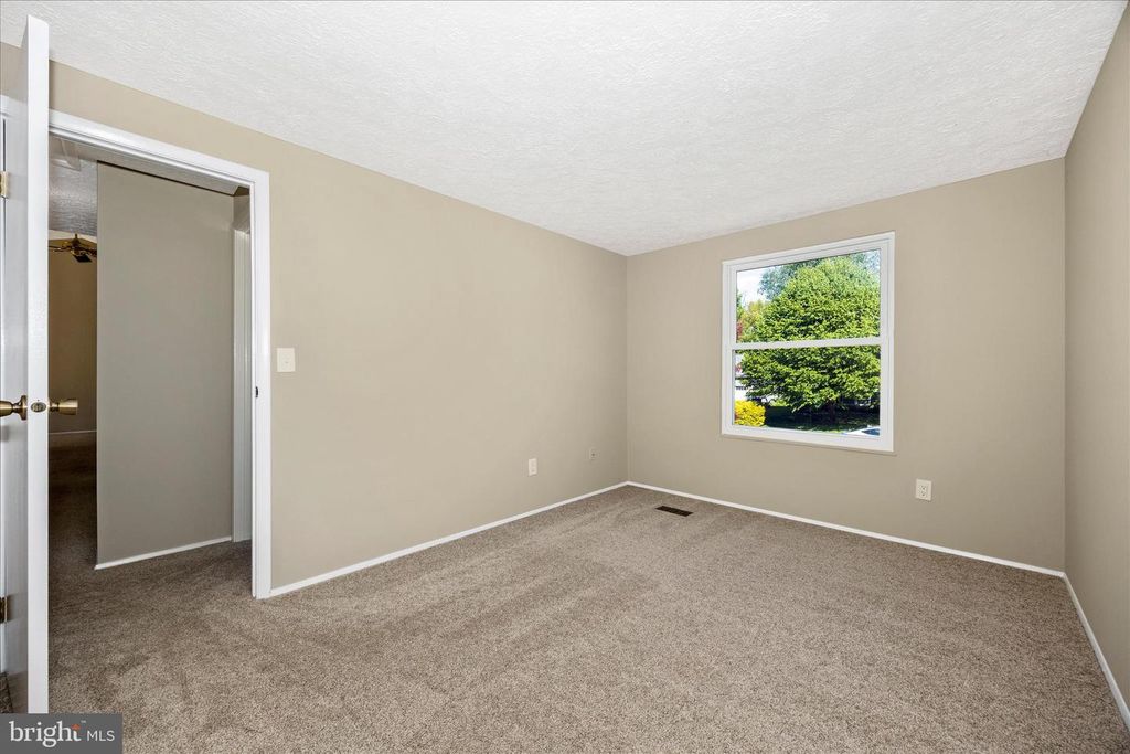 Image 13 of property listing at 233 DIAMOND DR, Walkersville, MD 21793