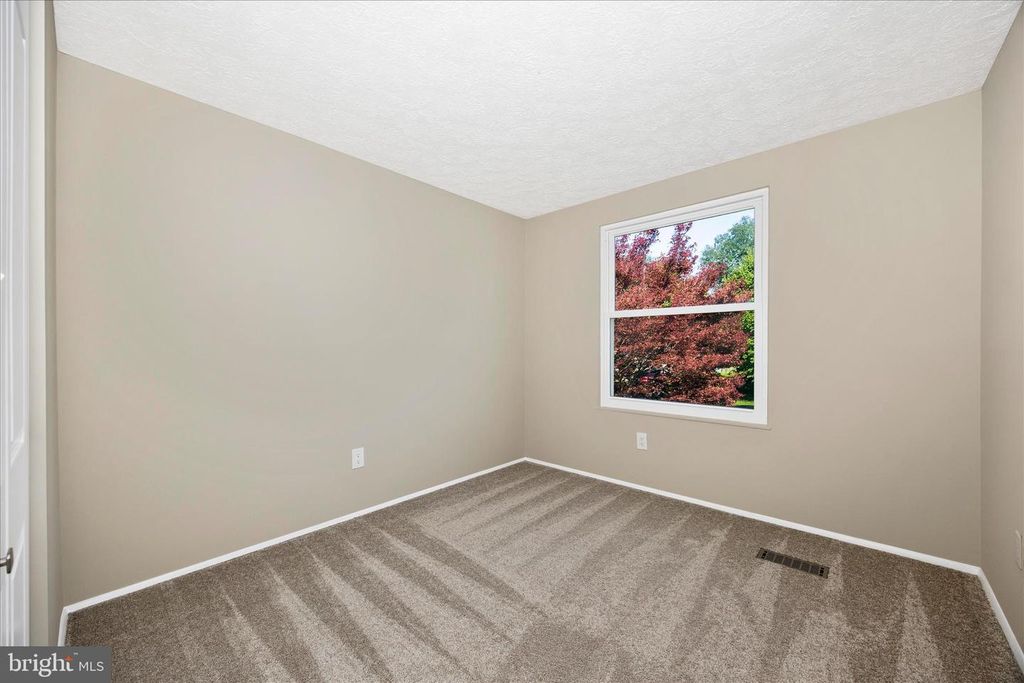 Image 14 of property listing at 233 DIAMOND DR, Walkersville, MD 21793