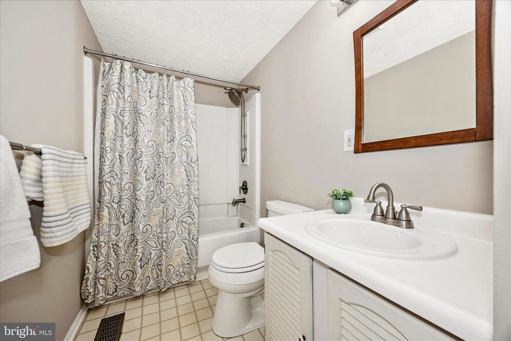 Image 15 of property listing at 233 DIAMOND DR, Walkersville, MD 21793