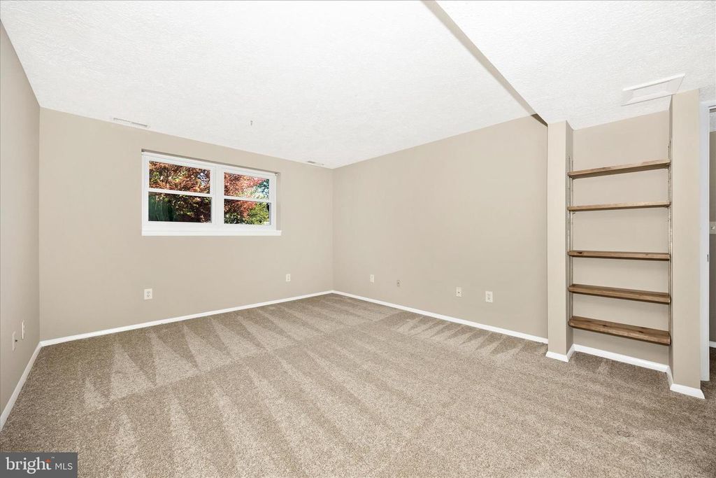 Image 19 of property listing at 233 DIAMOND DR, Walkersville, MD 21793