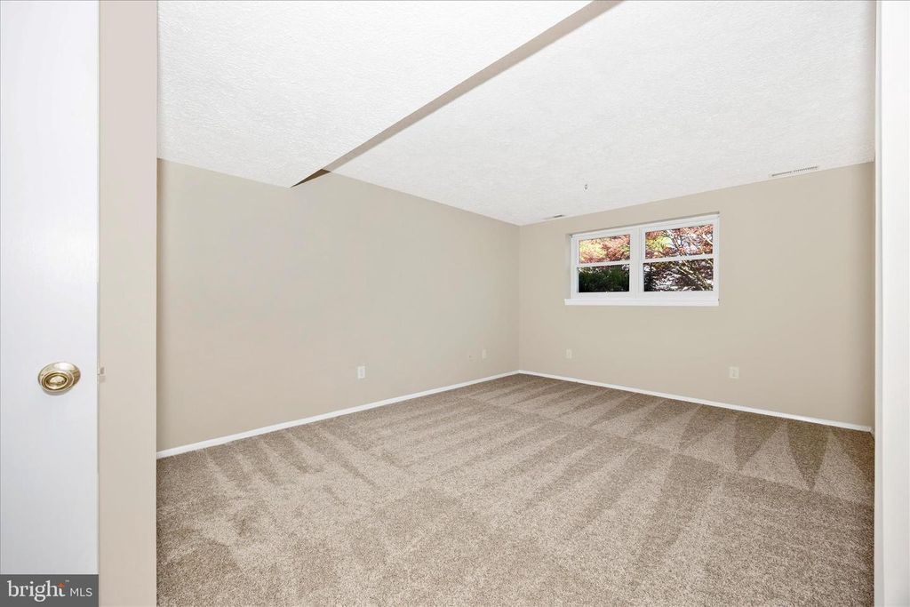 Image 20 of property listing at 233 DIAMOND DR, Walkersville, MD 21793