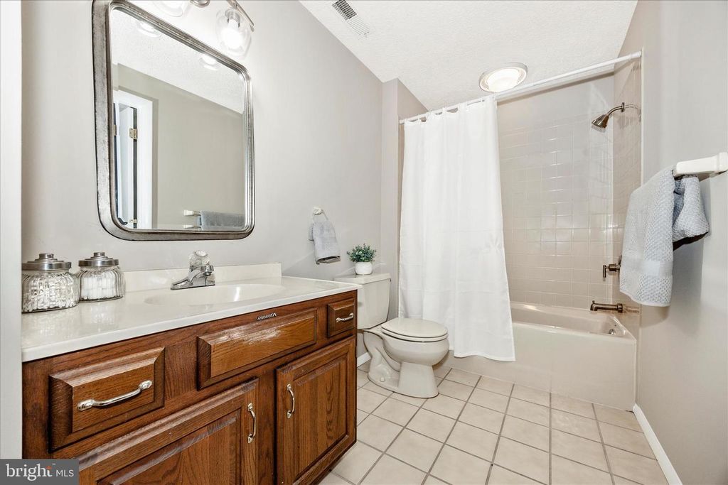 Image 22 of property listing at 233 DIAMOND DR, Walkersville, MD 21793