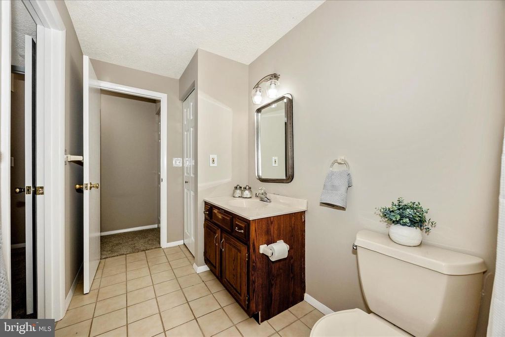 Image 23 of property listing at 233 DIAMOND DR, Walkersville, MD 21793