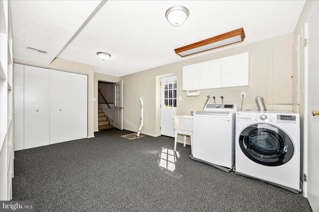 Image 24 of property listing at 233 DIAMOND DR, Walkersville, MD 21793