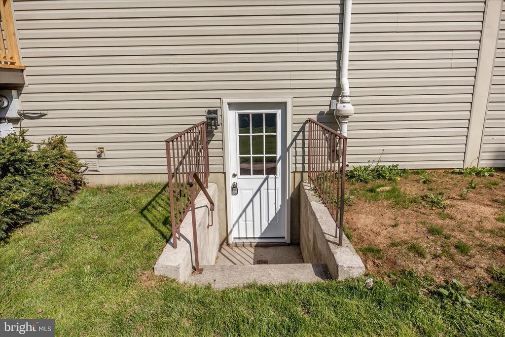 Image 34 of property listing at 233 DIAMOND DR, Walkersville, MD 21793