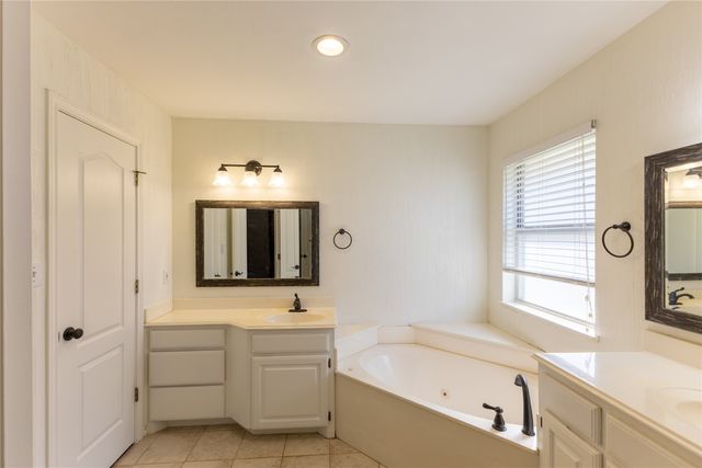 3904 Santa Cruz Street, Granbury, TX 76049