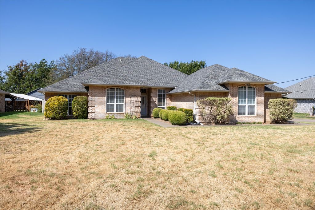 3904 Santa Cruz Street, Granbury, TX 76049 — photo 4
