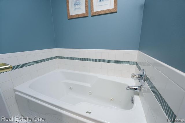 2243 Willow Tree Drive, Brighton, MI 48116