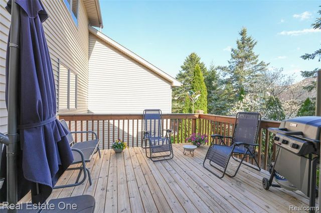 2243 Willow Tree Drive, Brighton, MI 48116