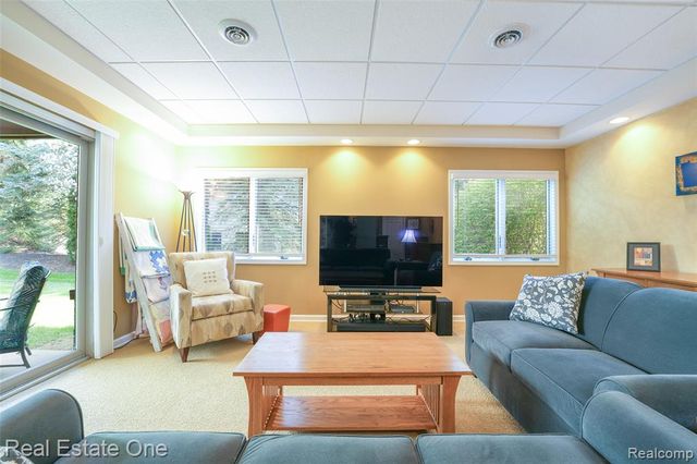 2243 Willow Tree Drive, Brighton, MI 48116