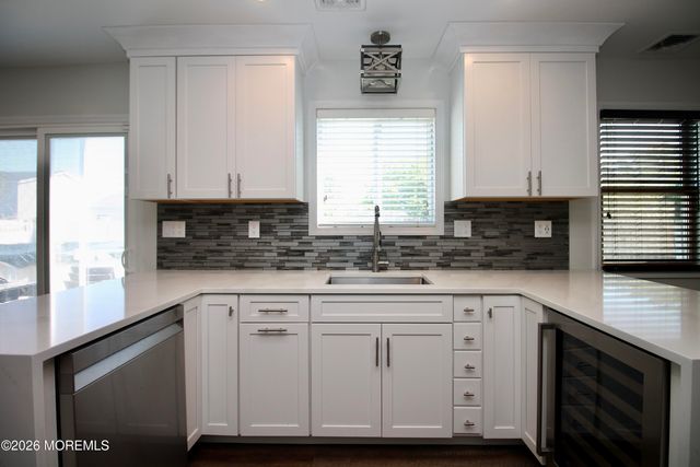 14 Belfast Avenue, Hazlet, NJ 07730