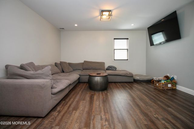 14 Belfast Avenue, Hazlet, NJ 07730