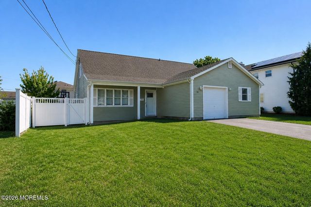 14 Belfast Avenue, Hazlet, NJ 07730