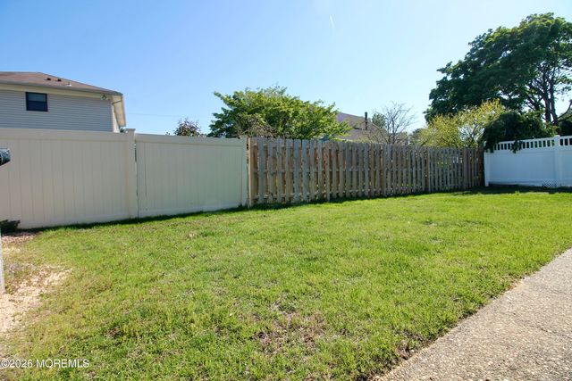 14 Belfast Avenue, Hazlet, NJ 07730