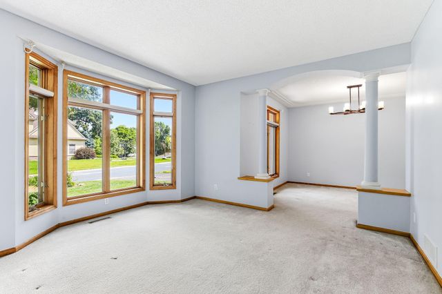 2413 Bridle Creek Trail, Chanhassen, MN 55317