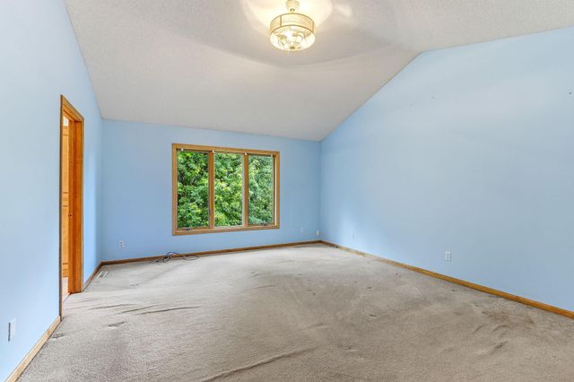 2413 Bridle Creek Trail, Chanhassen, MN 55317