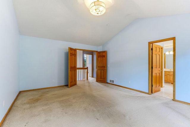 2413 Bridle Creek Trail, Chanhassen, MN 55317