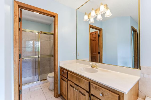 2413 Bridle Creek Trail, Chanhassen, MN 55317