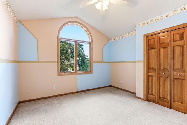 2413 Bridle Creek Trail, Chanhassen, MN 55317
