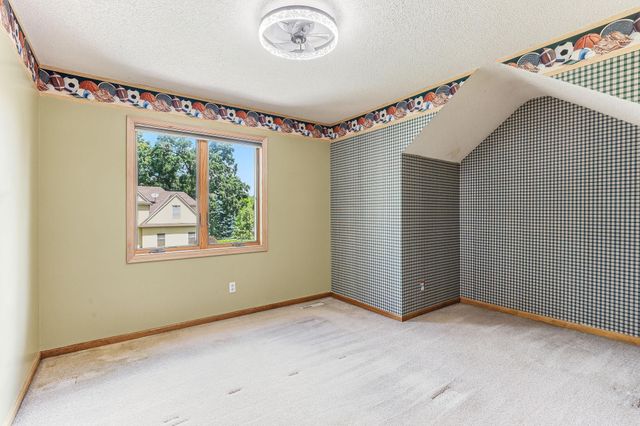 2413 Bridle Creek Trail, Chanhassen, MN 55317