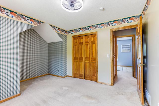2413 Bridle Creek Trail, Chanhassen, MN 55317