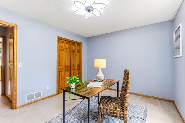 2413 Bridle Creek Trail, Chanhassen, MN 55317