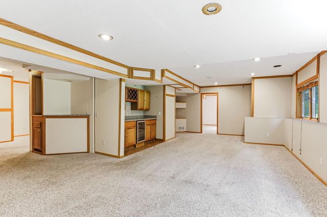 2413 Bridle Creek Trail, Chanhassen, MN 55317
