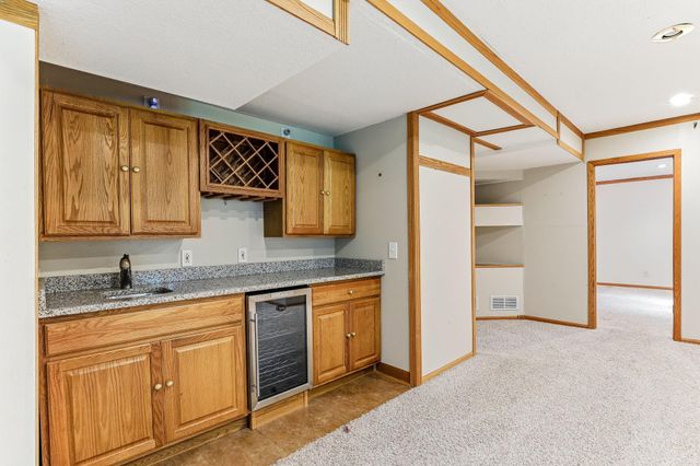 2413 Bridle Creek Trail, Chanhassen, MN 55317
