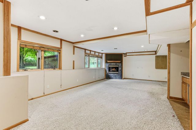 2413 Bridle Creek Trail, Chanhassen, MN 55317