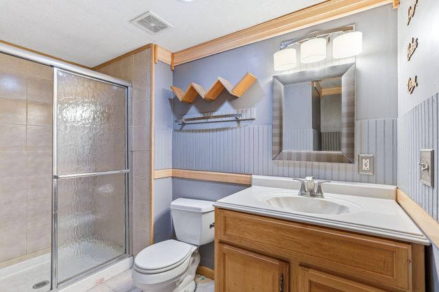 2413 Bridle Creek Trail, Chanhassen, MN 55317