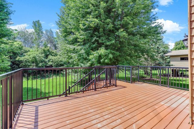2413 Bridle Creek Trail, Chanhassen, MN 55317